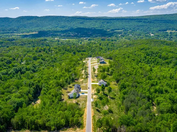 301 Cascade Dr, Rossville, GA 30741