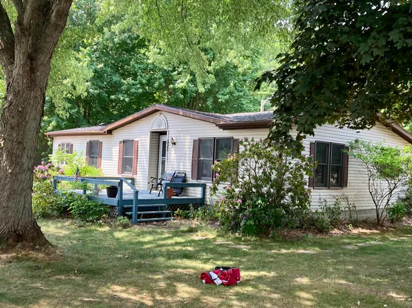 840 Edgecreek Dr, Wayland, MI 49348