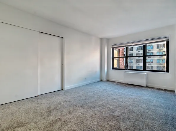 120 East 34th Street image 2 of 12