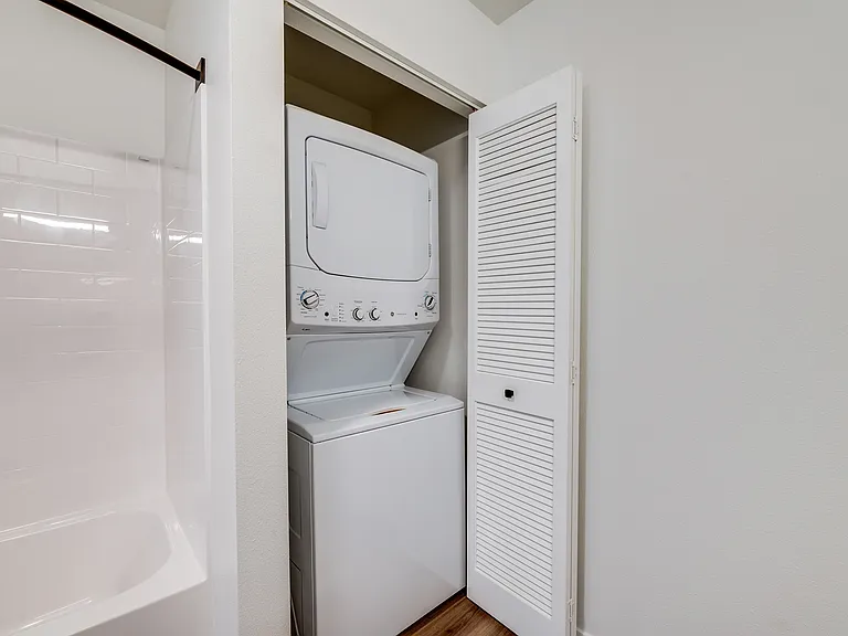1x1 Washer & Dryer