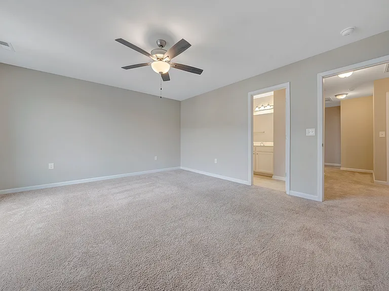 905 Holland Loop NW — Photo 11