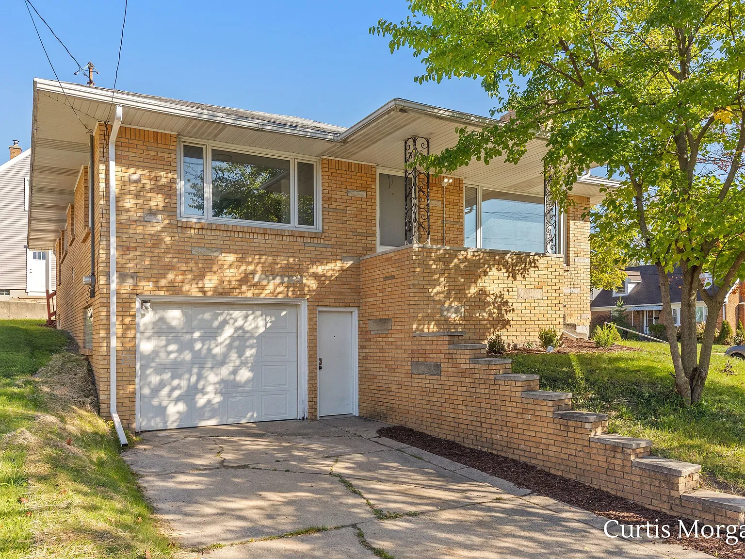 5 bed, 2.5 bath, 2075 sqft, $2,200 — Photo 3