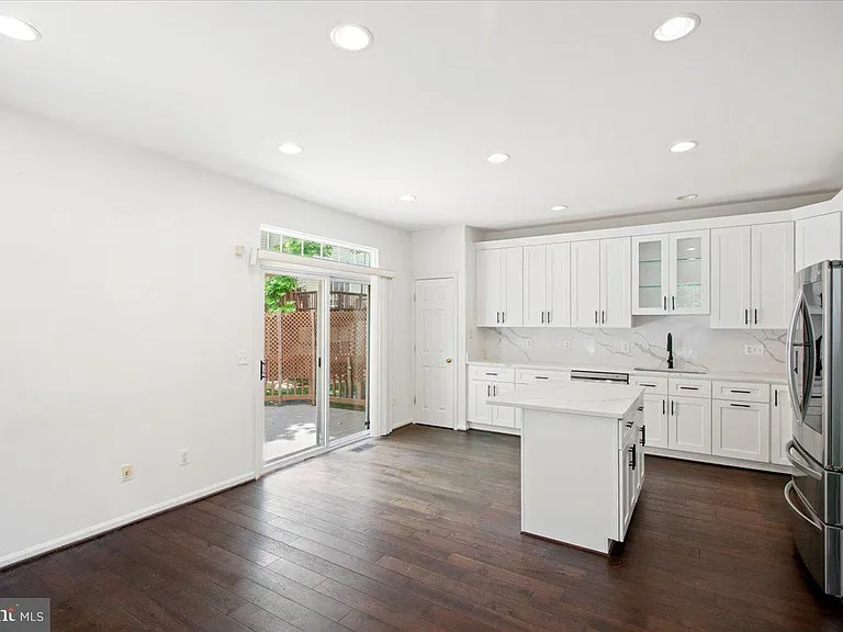 4113 Flower Box Ct — Photo 10
