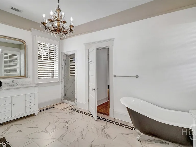 602 E Victory Dr — Photo 24