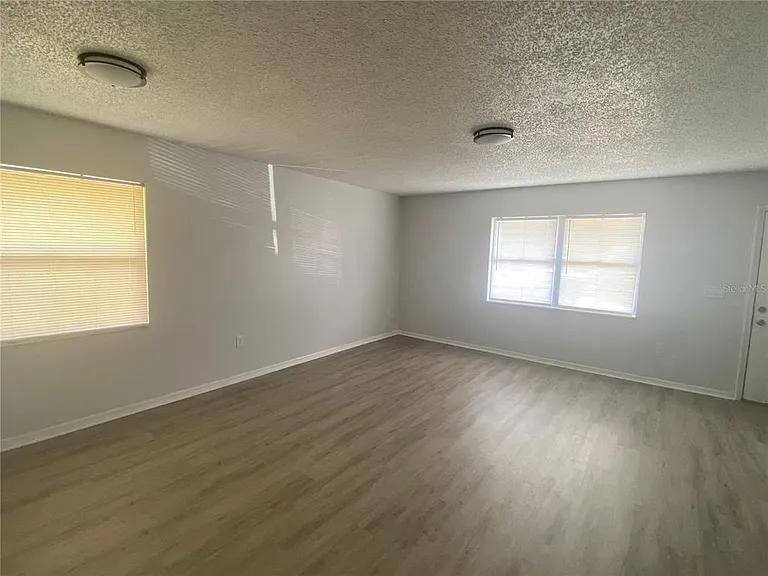 206 Mary Catherine Ct — Photo 2