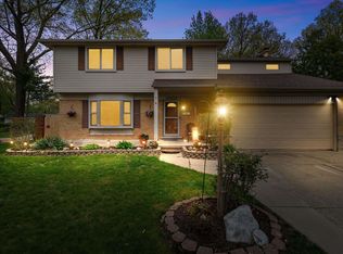 30052 Holly Ct, Warren, MI