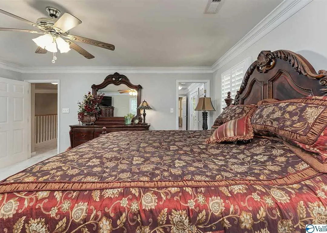 4 bed, 3603 sqft, $2,900 — Photo 2