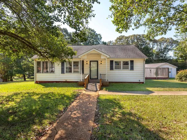 116 Hendricks St, Talladega, AL 35160