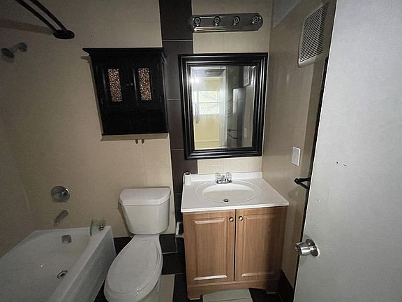 4th image of 7920 Colony Cir N #203VERSAIL