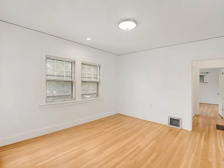 2042 SW Madison St — Photo 6