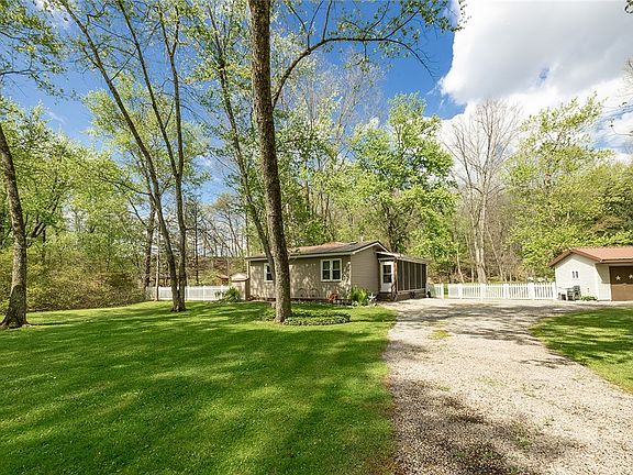 4th image of 2771 River Dr