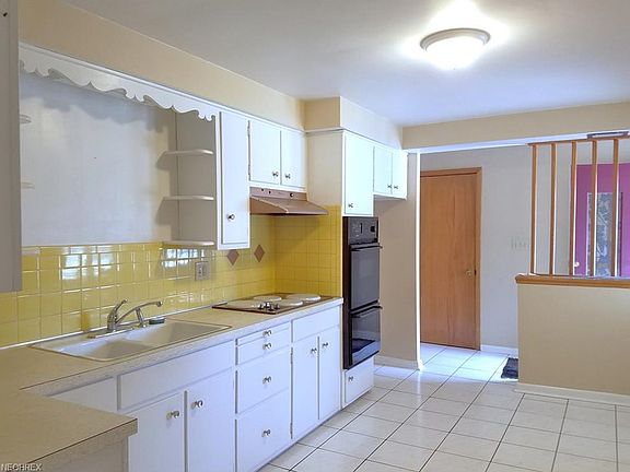 2nd image of 3005 Laura Ln