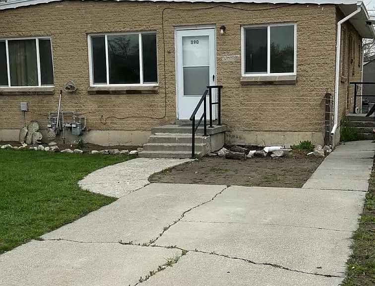 390 E Scott Ave — Photo 11