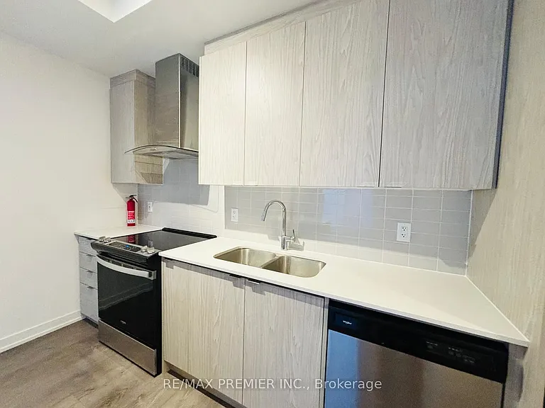 55 Duke St W #332 — Photo 3
