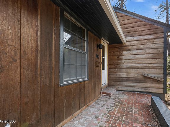 2nd image of 1112 Meadowbrook Rd