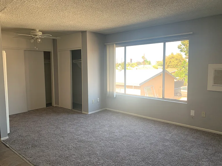6633 Vineland Ave — Photo 4