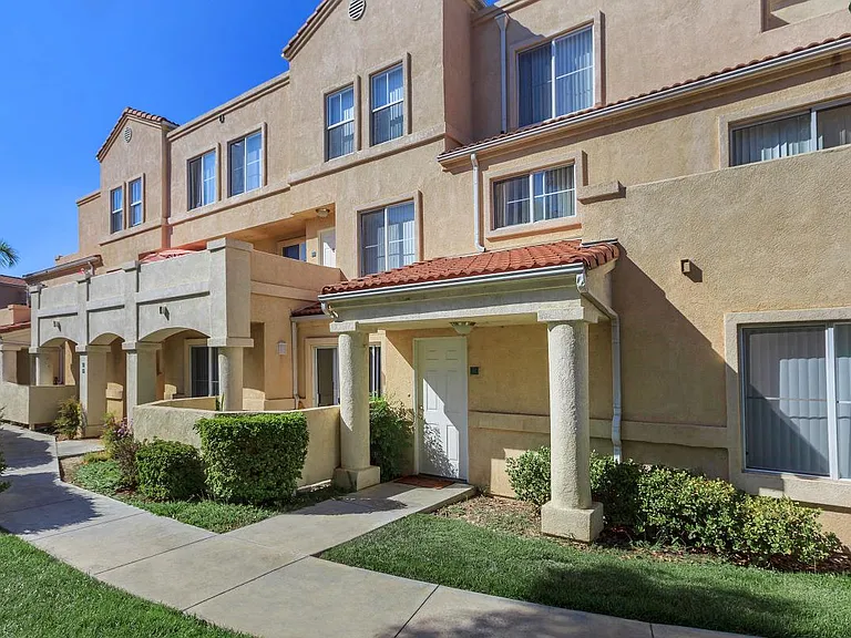 River Ranch Townhomes & Apartments — Photo 14