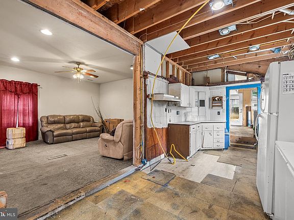 5th image of 404 Dyer Ave
