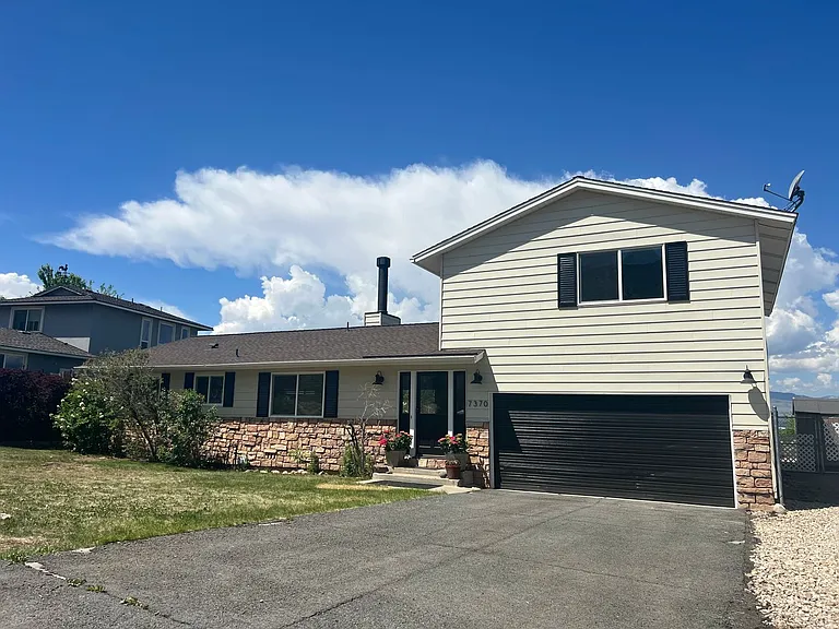 7370 Pembroke Dr — Photo 26