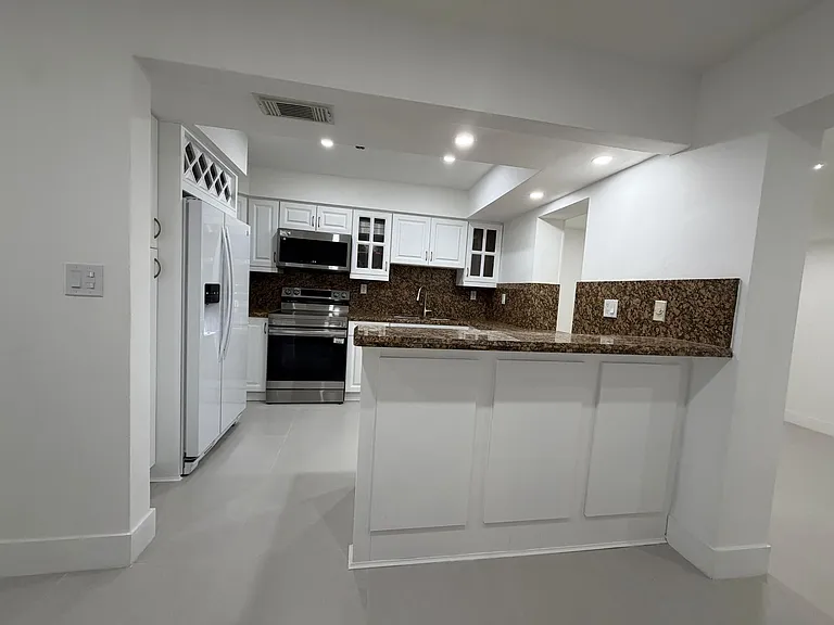 501 NW 25th Ct #501A — Photo 5