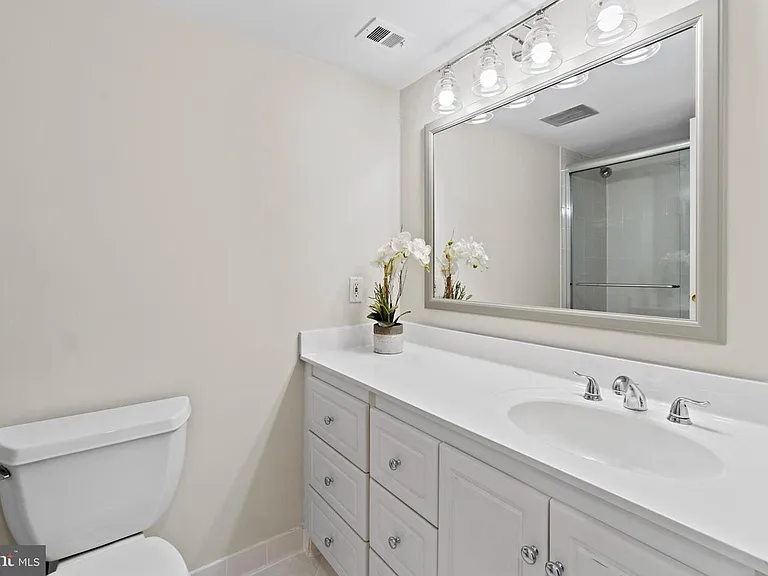 9705 Kings Crown Ct #101 — Photo 10