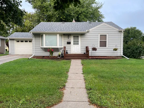 1602 S 3rd St, Aberdeen, SD 57401