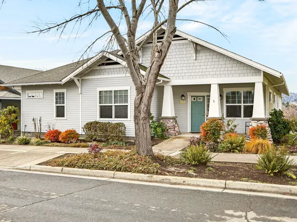 843 Plum Ridge Dr, Ashland, OR 97520