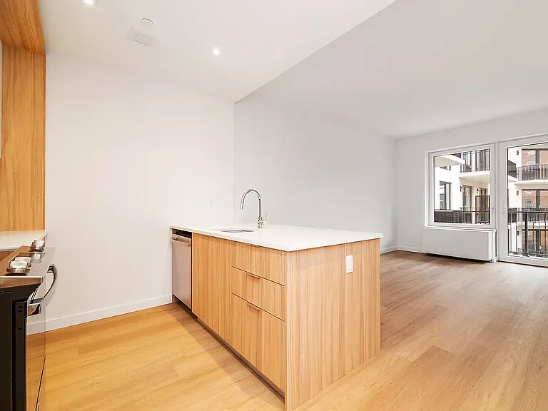 71-82 Parsons Blvd #501 — Photo 3