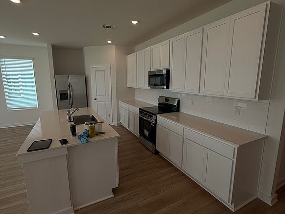 4th image of 3910 Puerto St