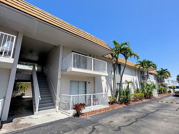 3rd image of 1830 Maravilla Ave APT 305