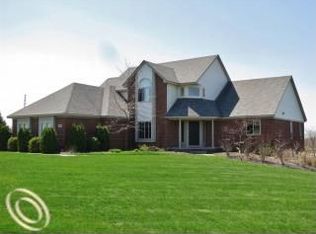 9167 Rotondo Dr, Howell, MI 48855