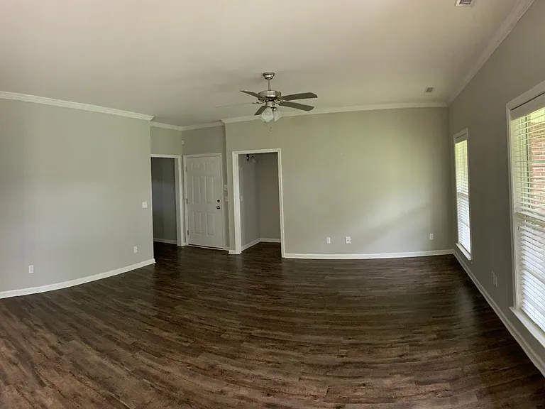 304 Huron Dr — Photo 10