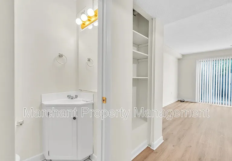 2530 E North St #11-B — Photo 14