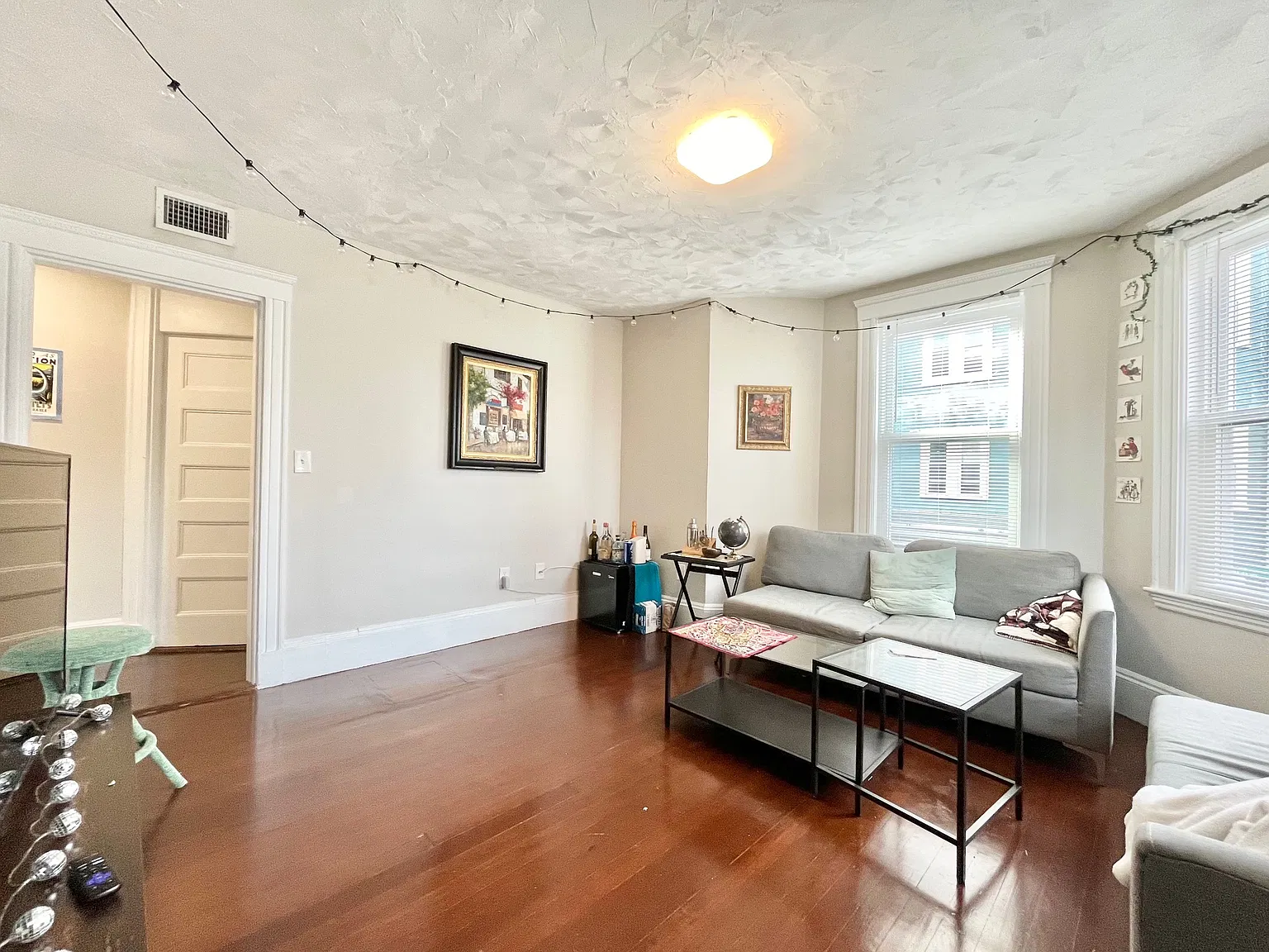 5 bed, 9999 sqft, $8,200 — Photo 4