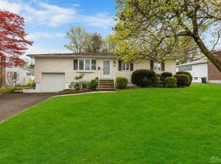 25 Oxford Rd, Colonia, NJ 07067