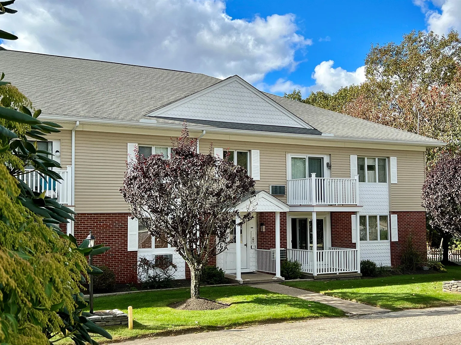 East Manor - 25 — Photo 4