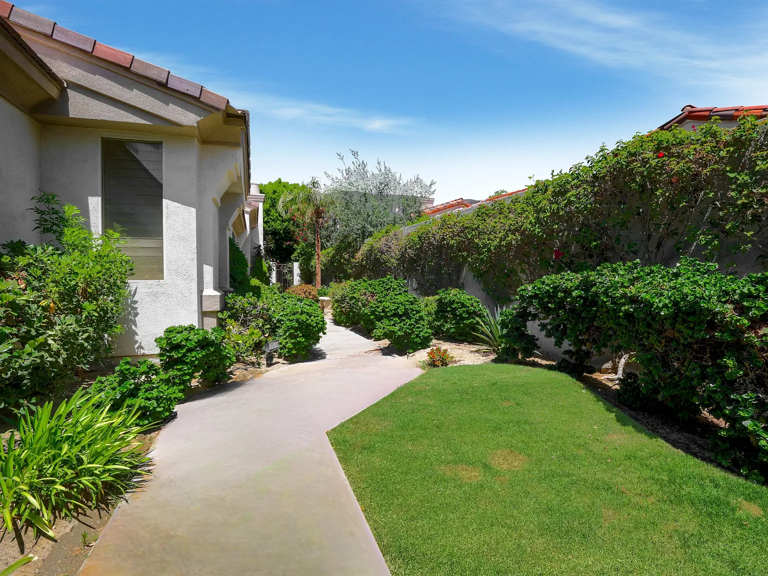 3 bed, 1903 sqft, $8,500 — Photo 2
