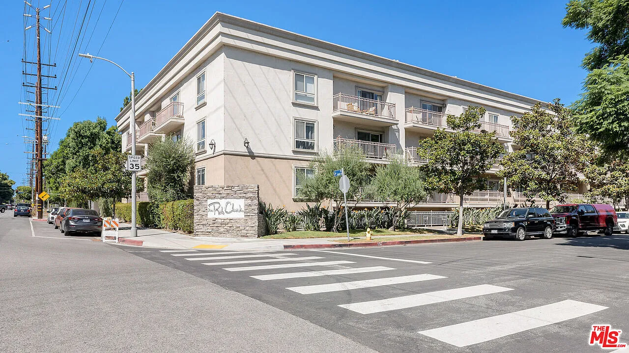1 bed, 1.0 bath, 670 sqft, $3,850 — Photo 2