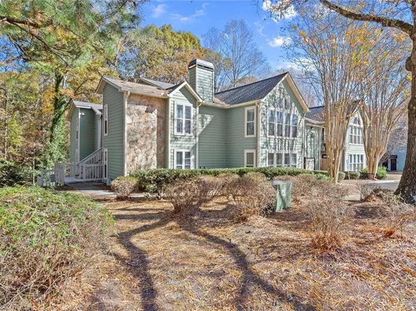 3209 Canyon Point Cir, Roswell, GA 30076