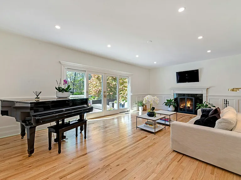 7 The Registry — Photo 11