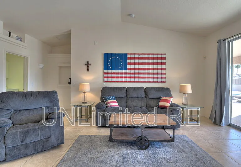 304 Acoma Blvd S — Photo 42