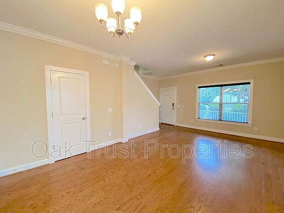 4th image of 310 Comiskey Park Cir