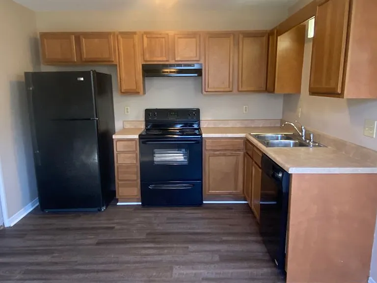 102D Kingsbury Ct — Photo 7