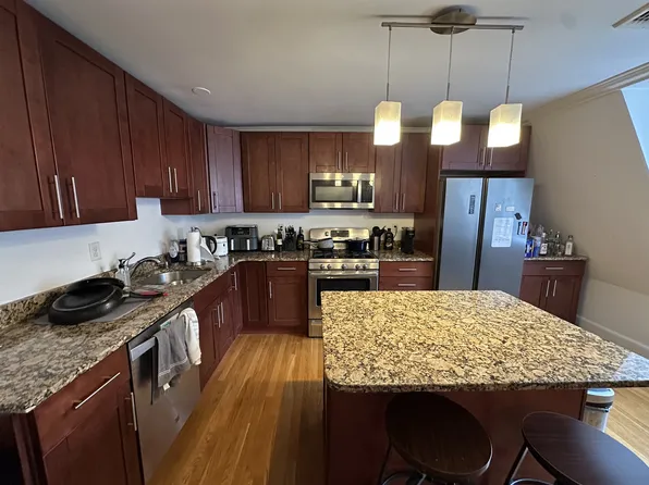 1798 Beacon St, Brookline, MA
