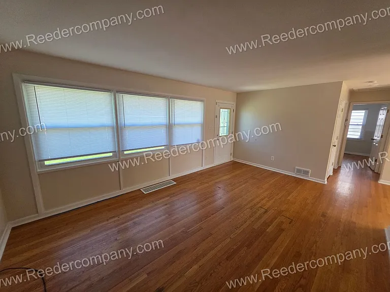 6945 Northcote Ave — Photo 3