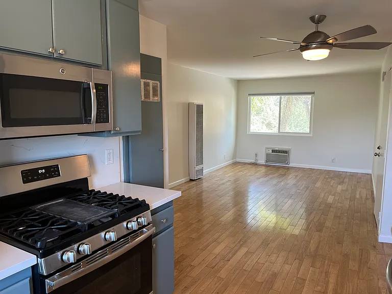 420 Hardison Way #8 — Photo 2
