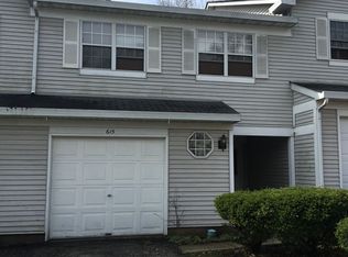 615 Buckskin Ln, Carpentersville, IL