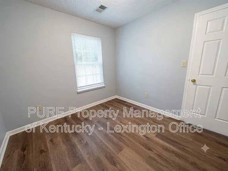 1034 Marshall Park Dr — Photo 20