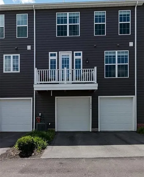 1414 Hastings Cres — Photo 31