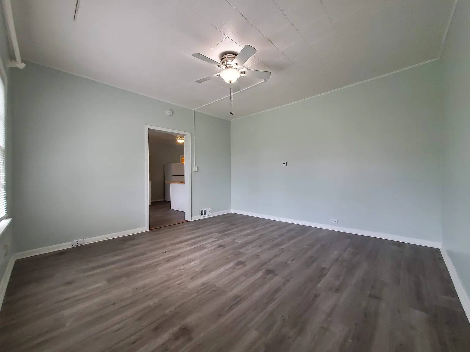1 bed, 750 sqft, $1,350 — Photo 3